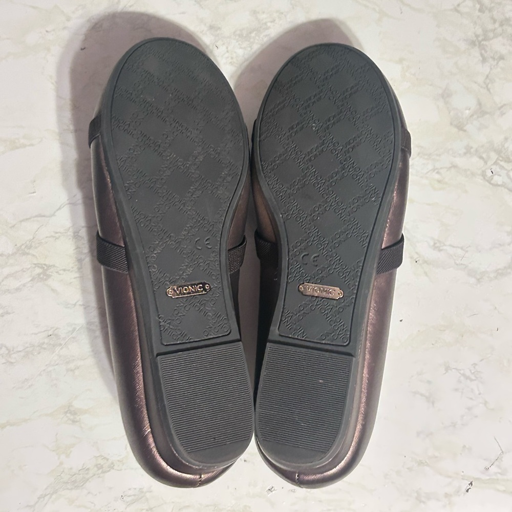 Vionic Dakota Slip On Shoes Size 6 - Picture 10 of 10
